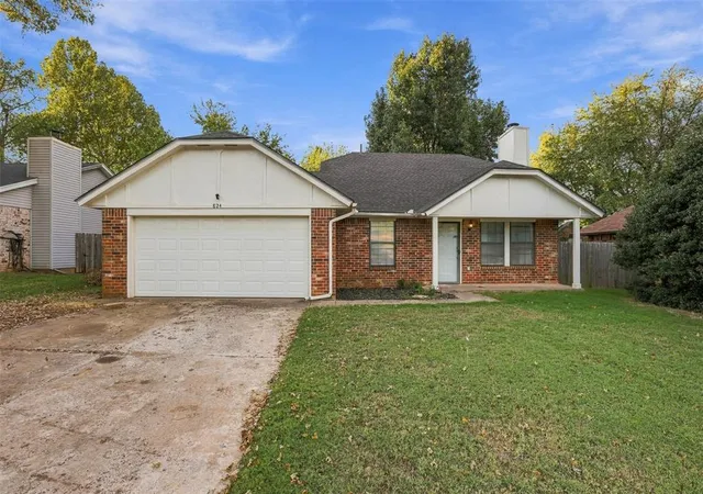 Photo 1 of Single family home for sale at 824 N Hawks Nest Dr, Norman, OK 73072 | MLS# 1255545 | Listing updated on 2026-10-29