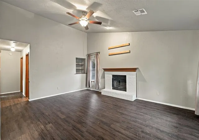 Photo 2 of Single family home for sale at 824 N Hawks Nest Dr, Norman, OK 73072 | MLS# 1255545 | Listing updated on 2026-10-29