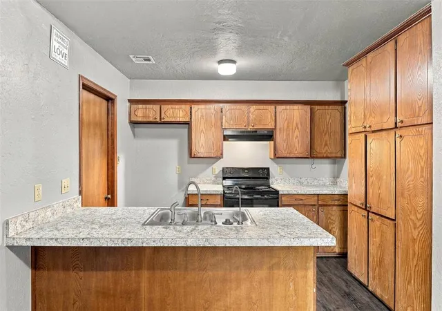 Photo 4 of Single family home for sale at 824 N Hawks Nest Dr, Norman, OK 73072 | MLS# 1255545 | Listing updated on 2026-10-29