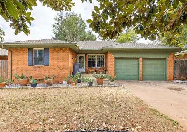 Photo 1 of Single family home for sale at 216 E 14th Street, Edmond, OK 73034 | MLS# 1255555 | Listing updated on 2026-10-29