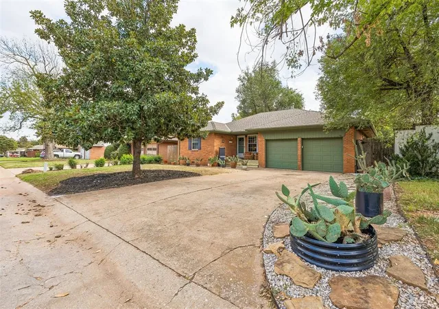Photo 3 of Single family home for sale at 216 E 14th Street, Edmond, OK 73034 | MLS# 1255555 | Listing updated on 2026-10-29