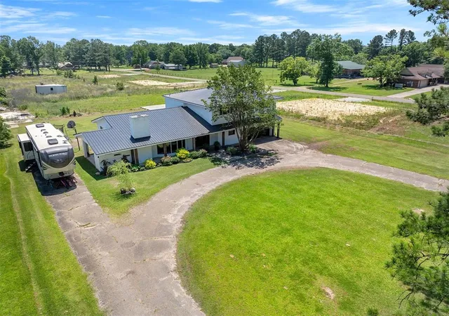 Photo 3 of Single family home for sale at 304 N Denison Rd, Idabel, OK 74745 | MLS# 1255557 | Listing updated on 2026-10-27
