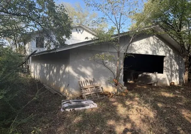 Photo 3 of Single family home for sale at 2100 S Coltrane Rd, Edmond, OK 73013 | MLS# 1255565 | Listing updated on 2026-10-27
