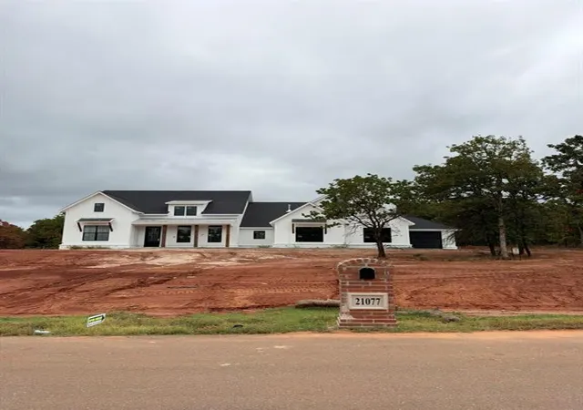 Photo 1 of Single family home for sale at 21077 Reserve Cir, Harrah, OK 73045 | MLS# 1255570 | Listing updated on 2026-10-28