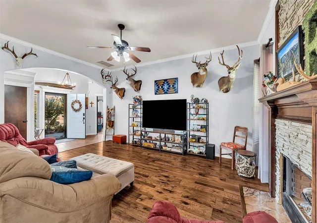 Photo 3 of Single family home for sale at 716 Evening Dr, Yukon, OK 73099 | MLS# 1255572 | Listing updated on 2026-10-29