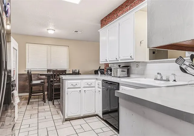 Photo 3 of Single family home for sale at 1061 W Main St, Moore, OK 73160 | MLS# 1255578 | Listing updated on 2026-10-28