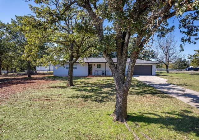 Single family home for sale at 126 Pickard Dr, McLoud, OK 74851 | MLS# 1255581