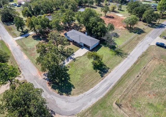 Photo 1 of Single family home for sale at 126 Pickard Dr, Mc Loud, OK 74851 | MLS# 1255581 | Listing updated on 2026-10-28
