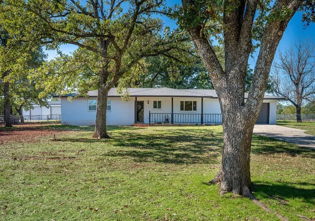 Photo 2 of Single family home for sale at 126 Pickard Dr, Mc Loud, OK 74851 | MLS# 1255581 | Listing updated on 2026-10-28