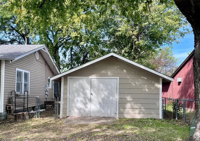 Photo 3 of Single family home for sale at 703 E Symmes St, Norman, OK 73071 | MLS# 1255588 | Listing updated on 2026-10-28