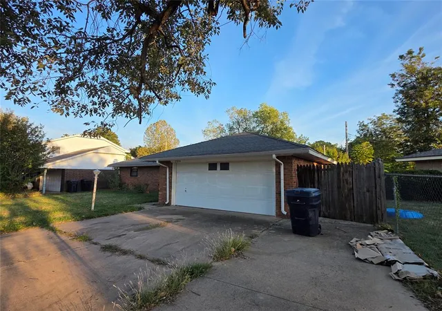 Photo 2 of Single family home for sale at 2524 Sw 69th Street, Oklahoma City, OK 73159 | MLS# 1255595 | Listing updated on 2026-10-28