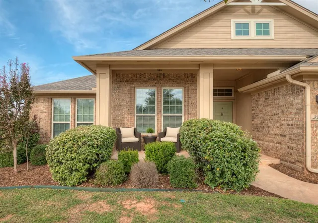 Photo 3 of Single family home for sale at 3725 Painted Bird Ln, Norman, OK 73071 | MLS# 1255615 | Listing updated on 2026-10-28