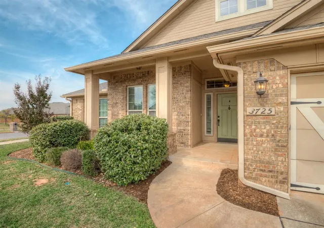 Photo 4 of Single family home for sale at 3725 Painted Bird Ln, Norman, OK 73071 | MLS# 1255615 | Listing updated on 2026-10-28
