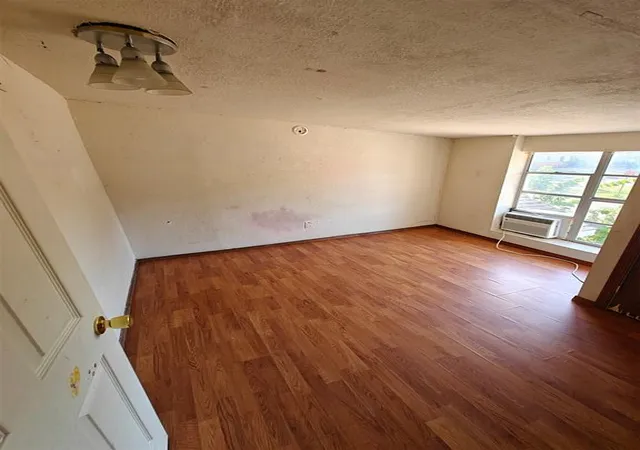 Photo 3 of Single family home for sale at 402 N Center Ave, Shawnee, OK 74801 | MLS# 1255626 | Listing updated on 2026-10-29