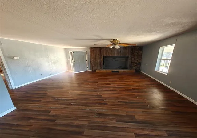 Photo 4 of Single family home for sale at 402 N Center Ave, Shawnee, OK 74801 | MLS# 1255626 | Listing updated on 2026-10-29