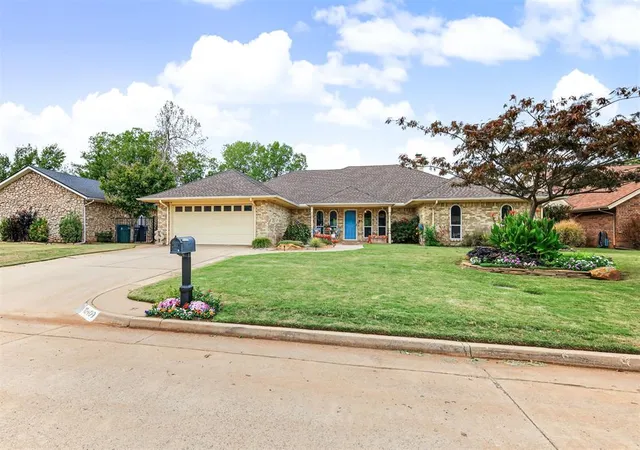 Single family home for sale at 10409 Long Meadow Rd, Oklahoma City, OK 73162 | MLS# 1255641