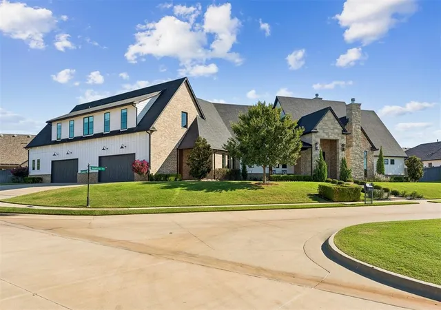 Photo 3 of Single family home for sale at 6308 Hazeltine Dr, Edmond, OK 73025 | MLS# 1255653 | Listing updated on 2026-10-28
