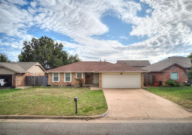 Single family home for sale at 608 Kings Dr, Moore, OK 73160 | MLS# 1255658