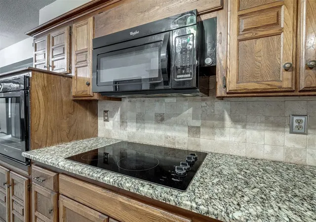 Photo 3 of Single family home for sale at 608 Kings Dr, Moore, OK 73160 | MLS# 1255658 | Listing updated on 2026-10-28