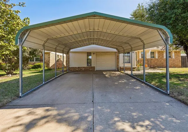 Photo 3 of Single family home for sale at 4800 N Ann Arbor Ave, Warr Acres, OK 73122 | MLS# 1255669 | Listing updated on 2026-10-30