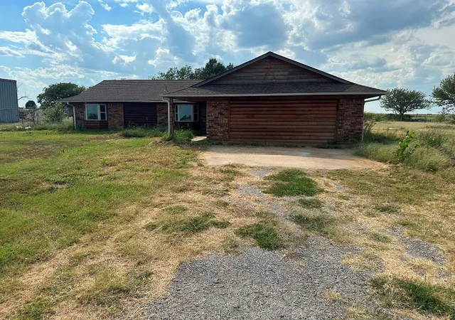 Single family home for sale at 1898 N Highway 81, Chickasha, OK 73018 | MLS# 1255673