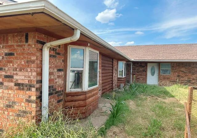 Photo 2 of Single family home for sale at 1898 N Highway 81, Chickasha, OK 73018 | MLS# 1255673 | Listing updated on 2026-10-28