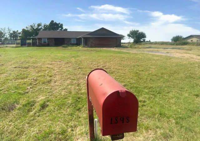 Photo 3 of Single family home for sale at 1898 N Highway 81, Chickasha, OK 73018 | MLS# 1255673 | Listing updated on 2026-10-28