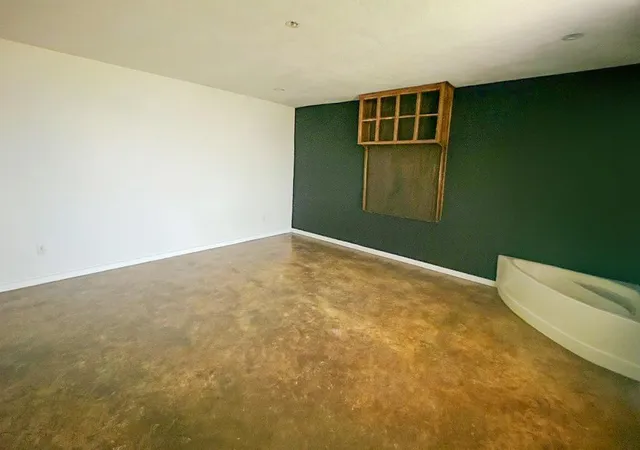 Photo 4 of Single family home for sale at 1898 N Highway 81, Chickasha, OK 73018 | MLS# 1255673 | Listing updated on 2026-10-28