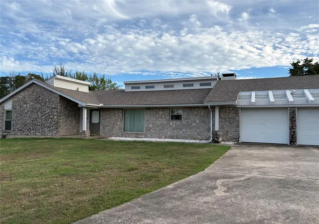 Single family home for sale at 13612 Hummingbird Dr, Choctaw, OK 73020 | MLS# 1255679