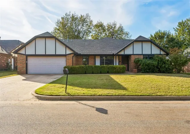 Single family home for sale at 10417 Falcon Pl, Oklahoma City, OK 73162 | MLS# 1255696