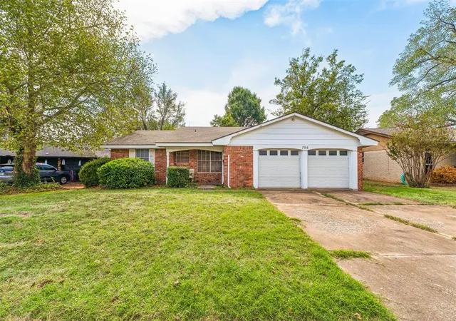 Single family home for sale at 706 E 26th Street, Edmond, OK 73013 | MLS# 1255699