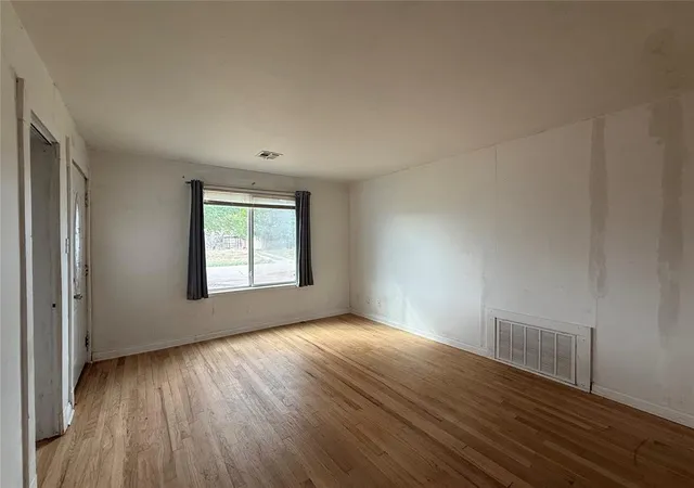 Photo 4 of Single family home for sale at 910 N Hightower St, Altus, OK 73521 | MLS# 1255702 | Listing updated on 2026-10-28