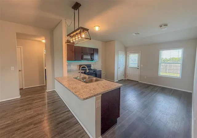 Photo 3 of Single family home for sale at 528 Fox Burrow Ln, Newcastle, OK 73065 | MLS# 1255711 | Listing updated on 2026-10-28