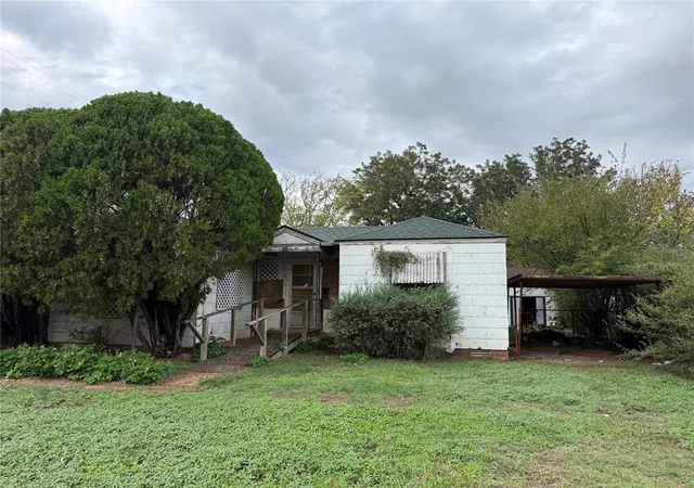 Photo 1 of Single family home for sale at 409 S Navajoe St, Altus, OK 73522 | MLS# 1255723 | Listing updated on 2026-10-28