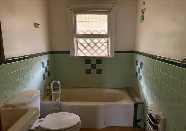 Photo 4 of Single family home for sale at 409 S Navajoe St, Altus, OK 73522 | MLS# 1255723 | Listing updated on 2026-10-28