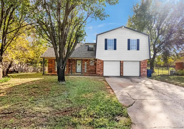 Single family home for sale at 324 E Carson Ln, Mustang, OK 73064 | MLS# 1255734