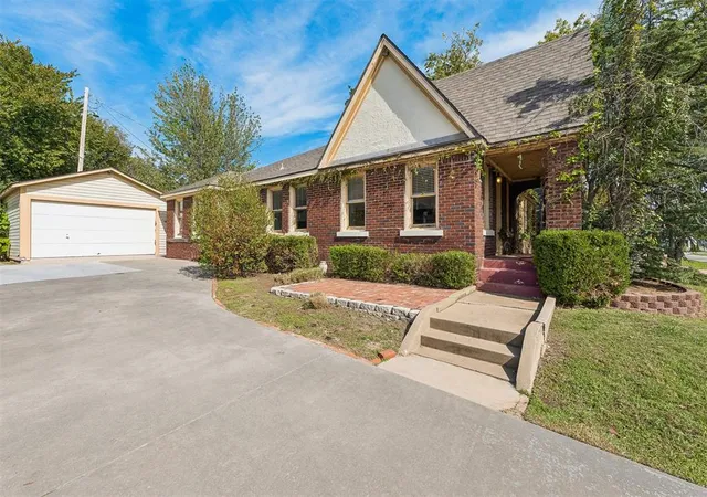 Photo 2 of Single family home for sale at 809 NW 25th Street, Oklahoma City, OK 73106 | MLS# 1255770 | Listing updated on 2026-10-28