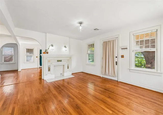 Photo 3 of Single family home for sale at 809 NW 25th Street, Oklahoma City, OK 73106 | MLS# 1255770 | Listing updated on 2026-10-28