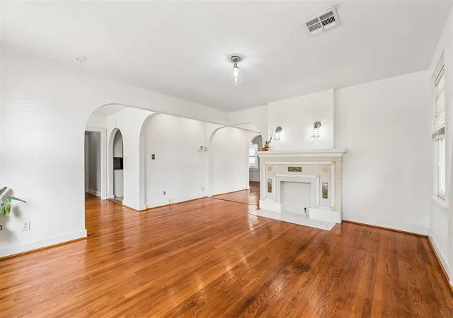 Photo 4 of Single family home for sale at 809 NW 25th Street, Oklahoma City, OK 73106 | MLS# 1255770 | Listing updated on 2026-10-28