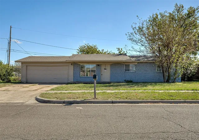 Single family home for sale at 1716 Regency Blvd, Moore, OK 73160 | MLS# 1255787