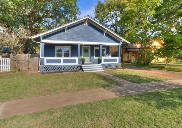 Photo 4 of Single family home for sale at 207 E Daws St, Norman, OK 73069 | MLS# 1255800 | Listing updated on 2026-10-29
