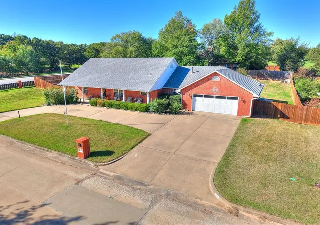 Single family home for sale at 502 Pool Ln, Shawnee, OK 74801 | MLS# 1255811
