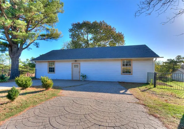 Single family home for sale at 2000 Shirley Dr, Choctaw, OK 73020 | MLS# 1255812
