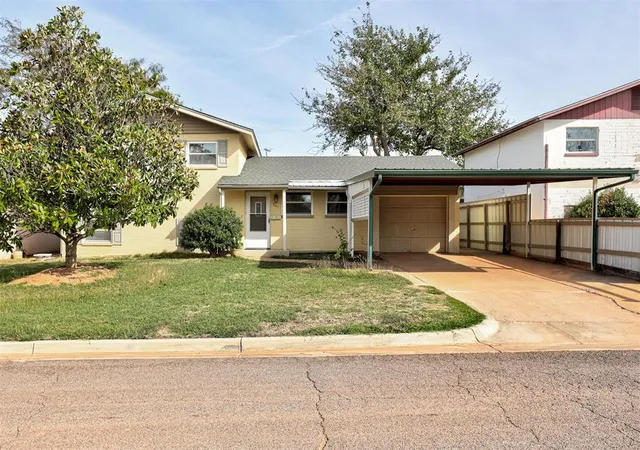Single family home for sale at 941 NW 22nd Street, Moore, OK 73160 | MLS# 1255822