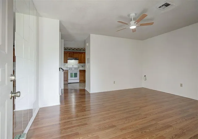 Photo 3 of Single family home for sale at 941 NW 22nd Street, Moore, OK 73160 | MLS# 1255822 | Listing updated on 2026-10-30