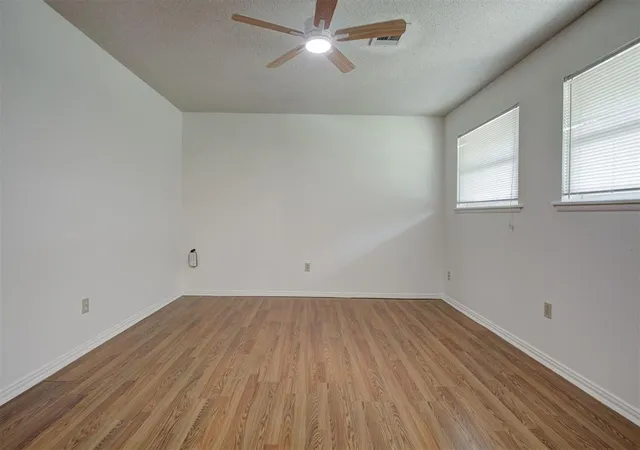 Photo 4 of Single family home for sale at 941 NW 22nd Street, Moore, OK 73160 | MLS# 1255822 | Listing updated on 2026-10-30