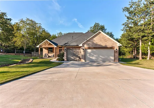 Single family home for sale at 12575 Stone Hl Dr, Guthrie, OK 73044 | MLS# 1255827
