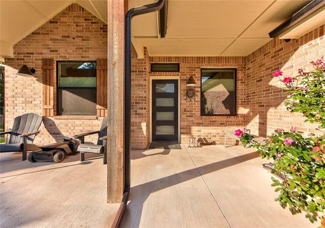 Photo 2 of Single family home for sale at 12575 Stone Hl Dr, Guthrie, OK 73044 | MLS# 1255827 | Listing updated on 2026-10-28