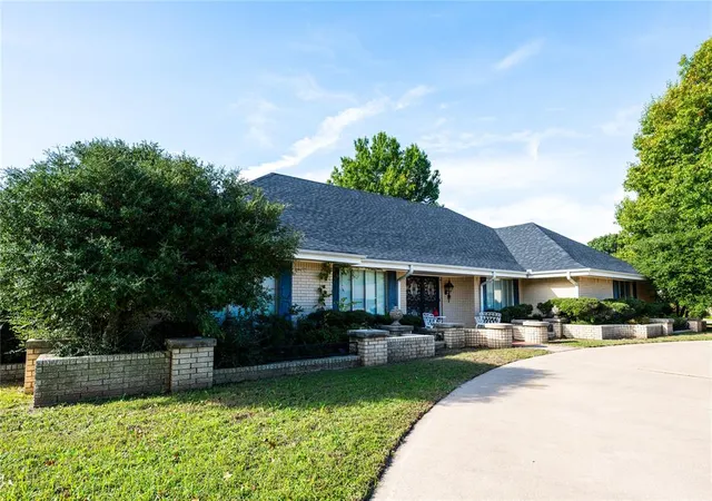 Photo 2 of Single family home for sale at 110 Rennie Rd, Pauls Valley, OK 73075 | MLS# 1255839 | Listing updated on 2026-10-29