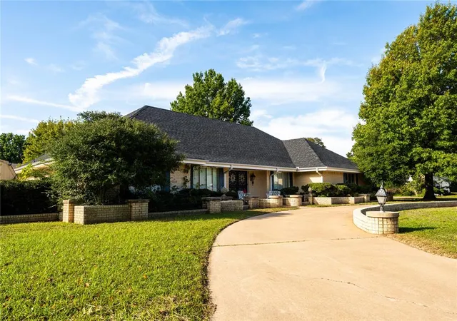 Photo 3 of Single family home for sale at 110 Rennie Rd, Pauls Valley, OK 73075 | MLS# 1255839 | Listing updated on 2026-10-29